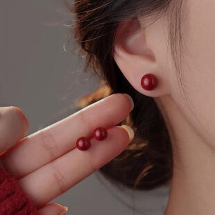 Alternative view of 【紅塵】硃砂純銀耳針 × 歲歲平安