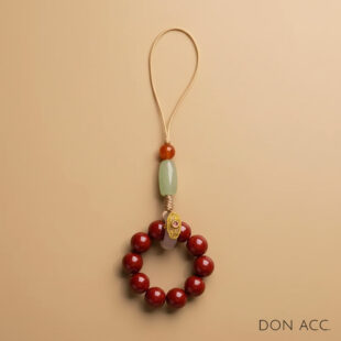 懂飾 don acc. 硃砂手機吊飾全貌,帝王砂、和田玉、紫水晶