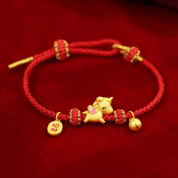 招財萌馬純銀紅繩手鍊｜招財入戶 × 好運一整年